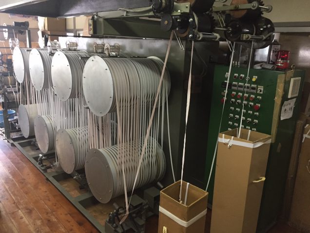 (有)津田産業本社・工場の仕上整理機(細幅用)です ゴム紐 製造(有)津田産業本社・工場の仕上整理機(細幅用)